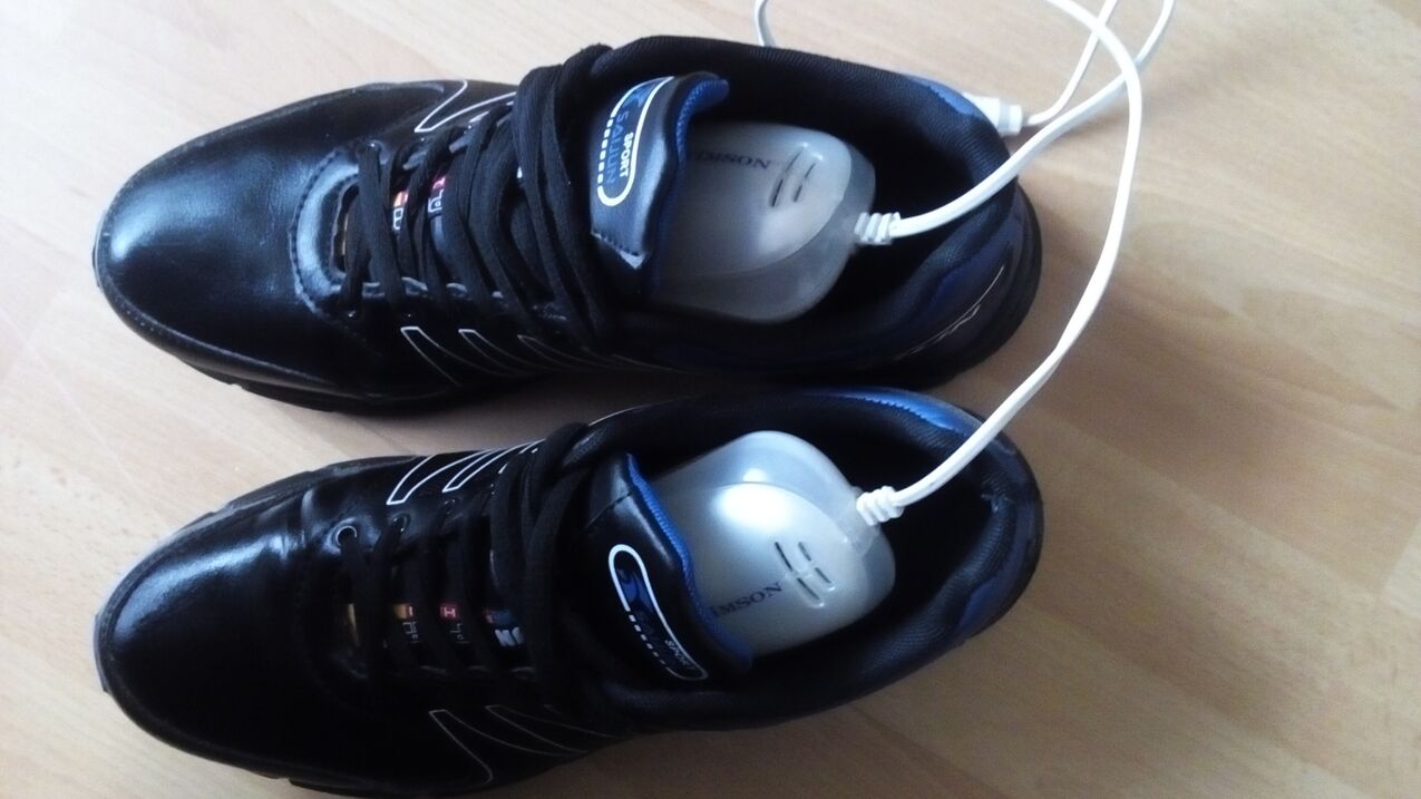 dispositivo para desinfecção de sapatos contra fungos